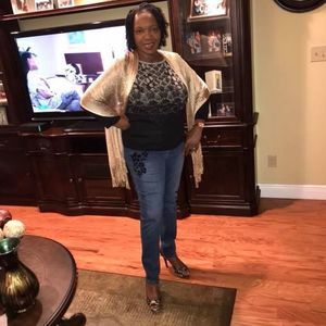 Meet your Posher, Rolanda